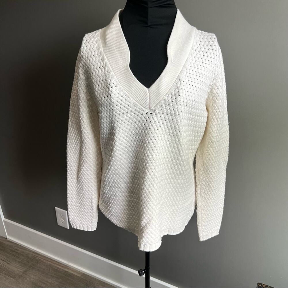 Liz Claiborne Cream Textured Sweater with unique V-neck Size Medium